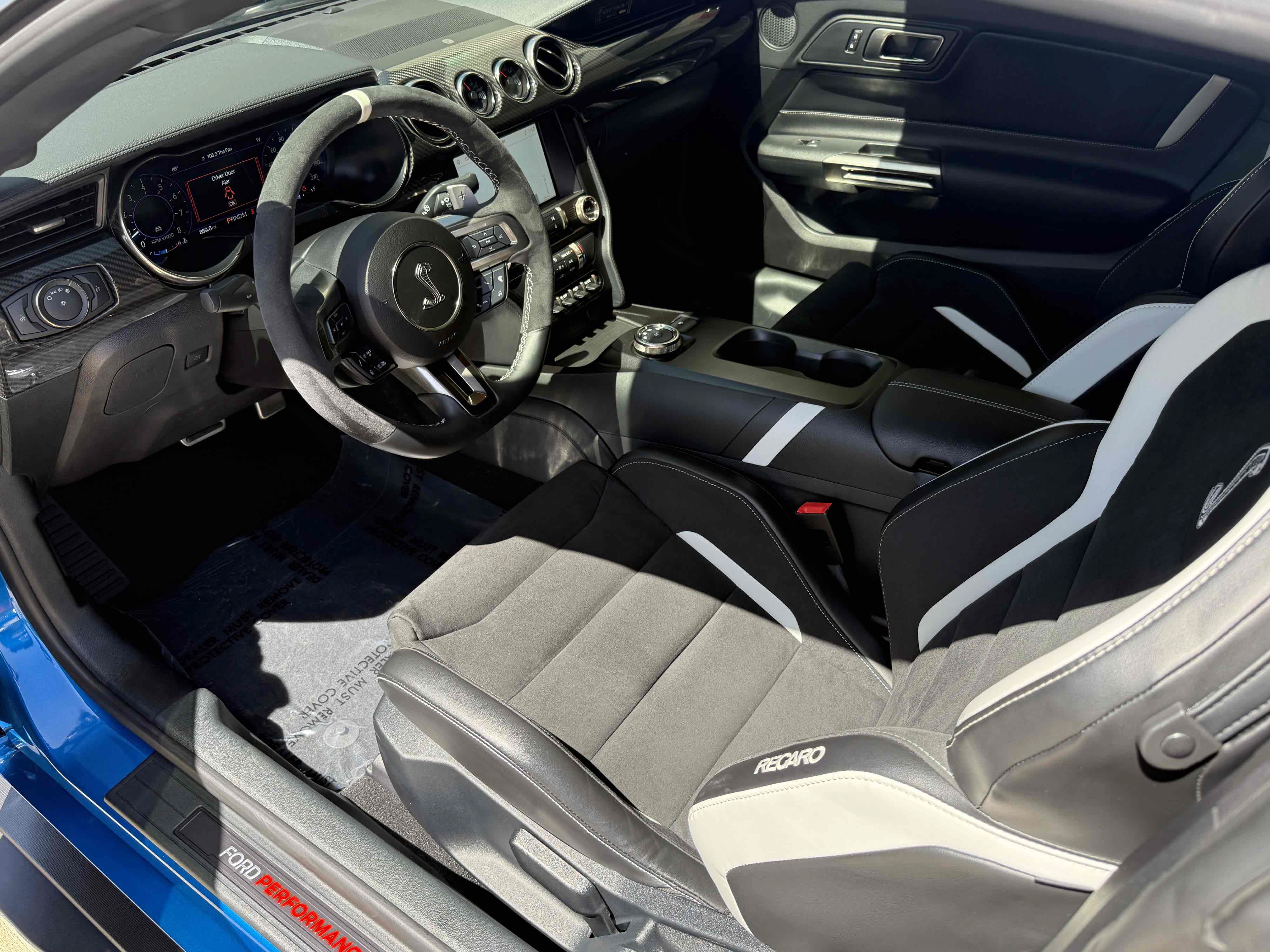 Used 2021 Ford Mustang Shelby GT500 w/ Carbon Fiber Track Pack RWD image 73