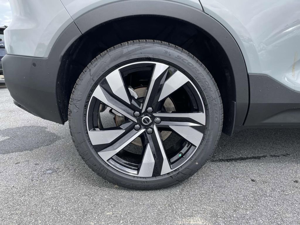 New 2026 Volvo XC40 B4 Plus w/ Protection Package Premier FWD image 35