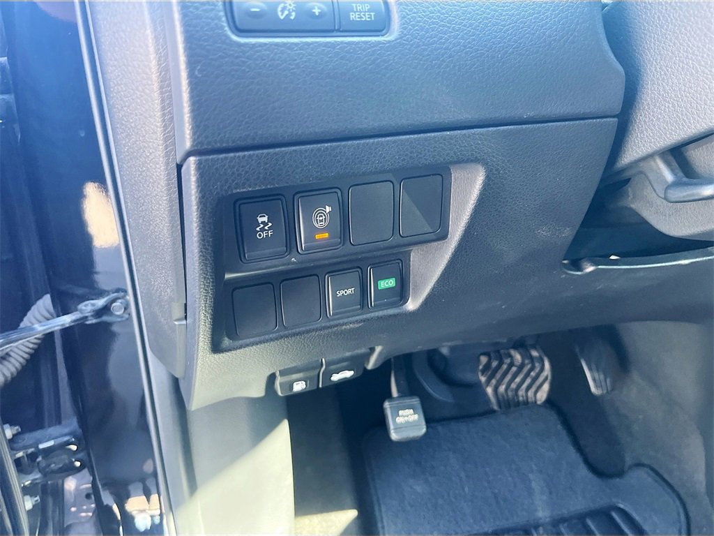 Used 2017 Nissan Rogue SV image 10