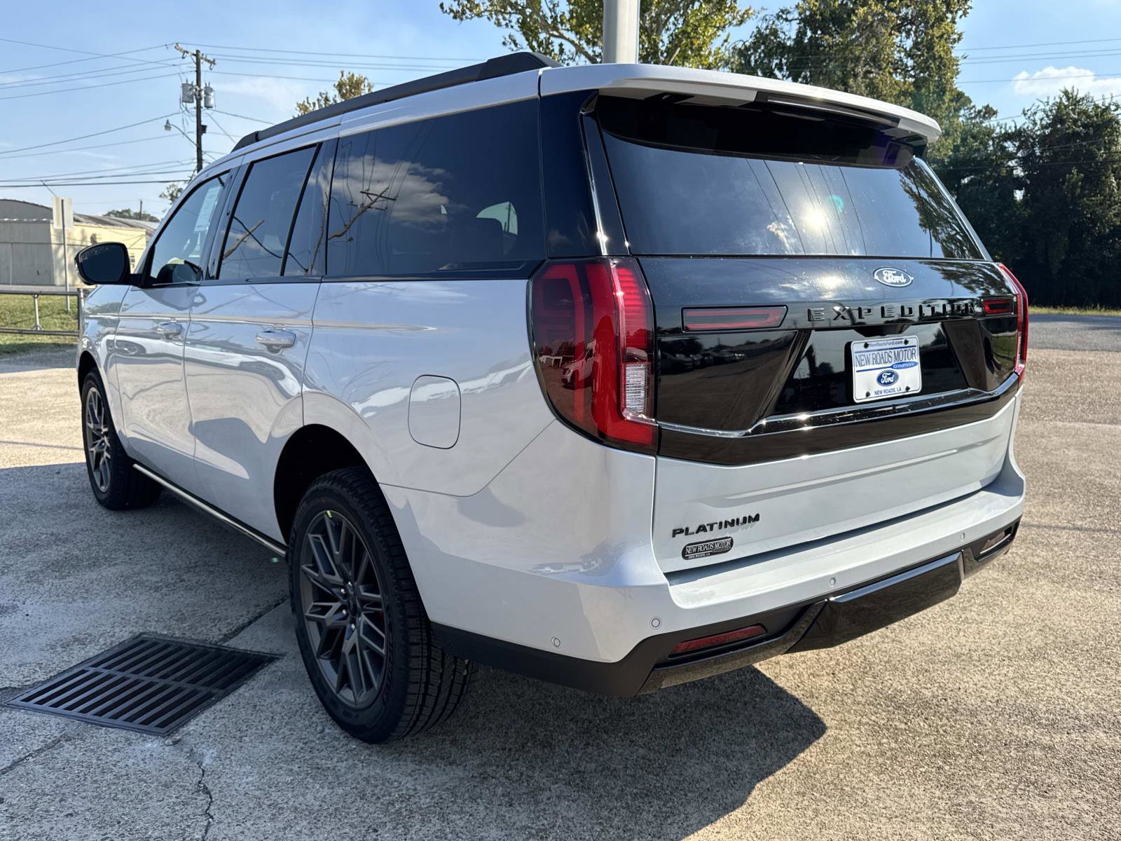New 2025 Ford Expedition Platinum image 4