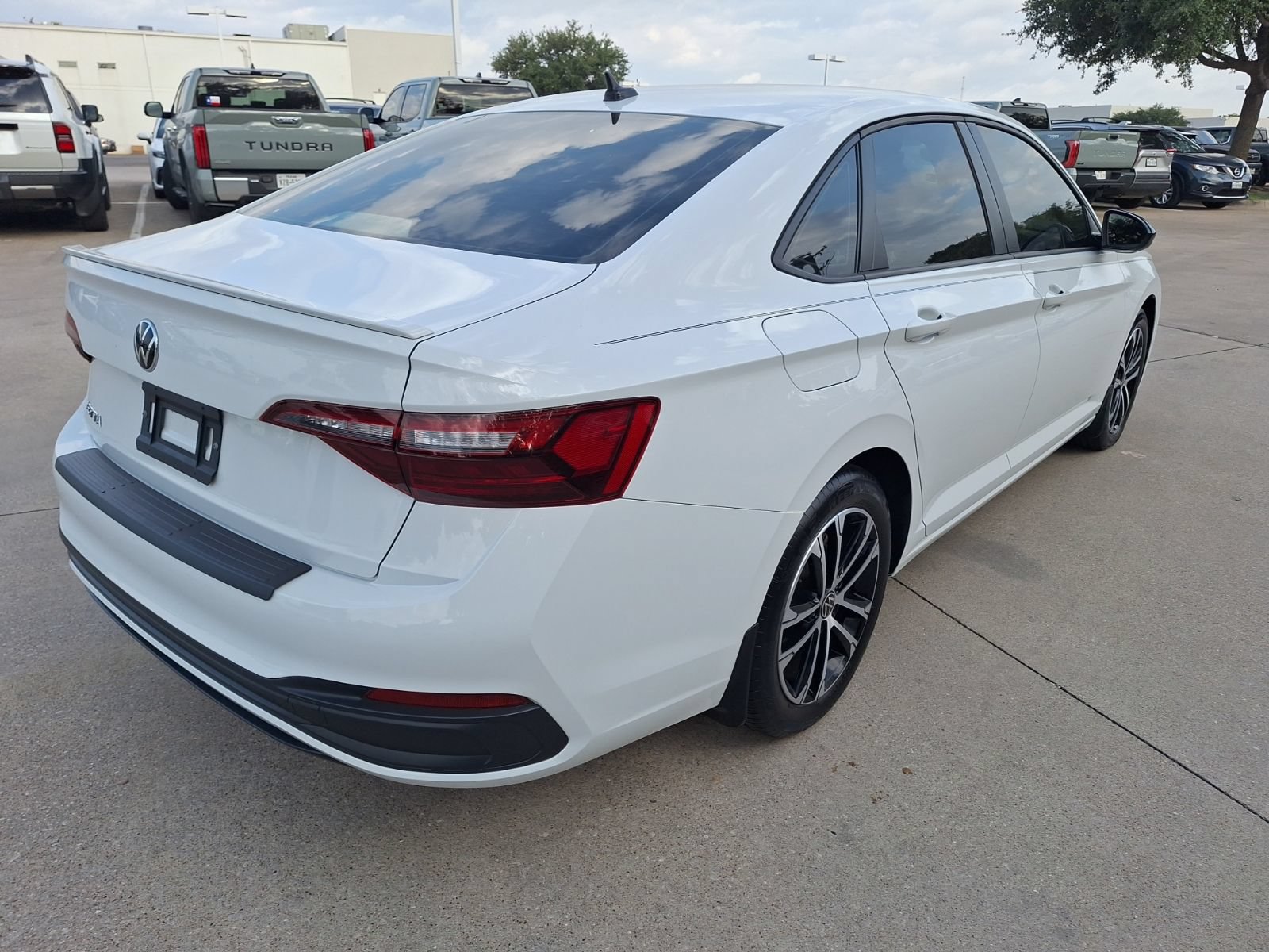 Used 2024 Volkswagen Jetta Sport FWD image 6