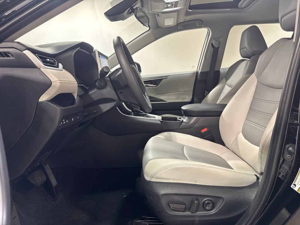 Used 2025 Toyota RAV4 XLE Premium w/ Weather Package AWD/4WD image 19
