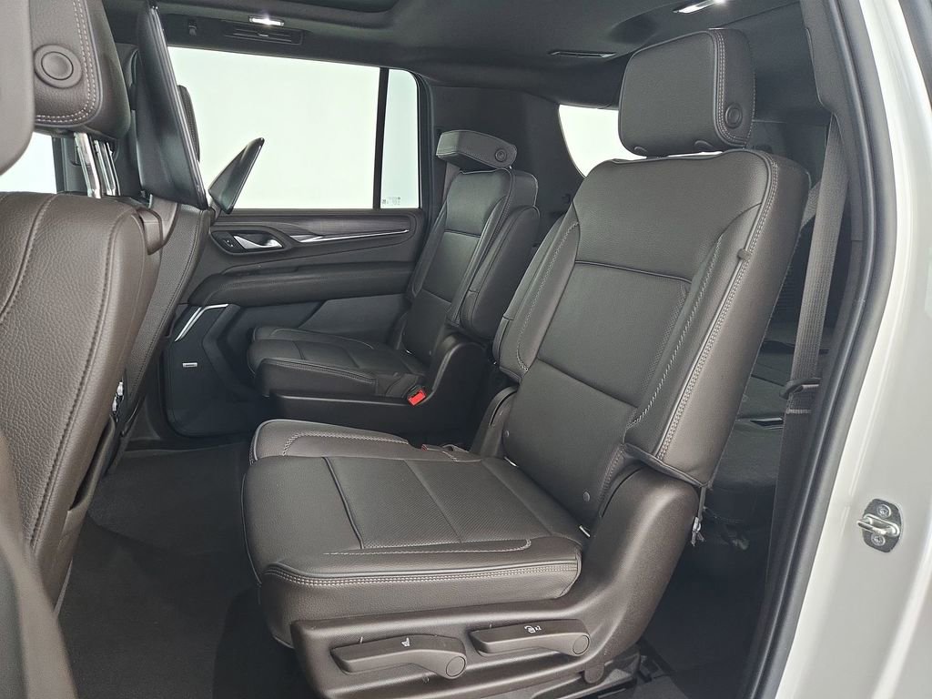 Used 2022 GMC Yukon XL Denali w/ Denali Ultimate Package AWD/4WD image 32