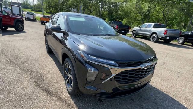 New 2026 Chevrolet Trax RS w/ Driver Confidence Package FWD image 4