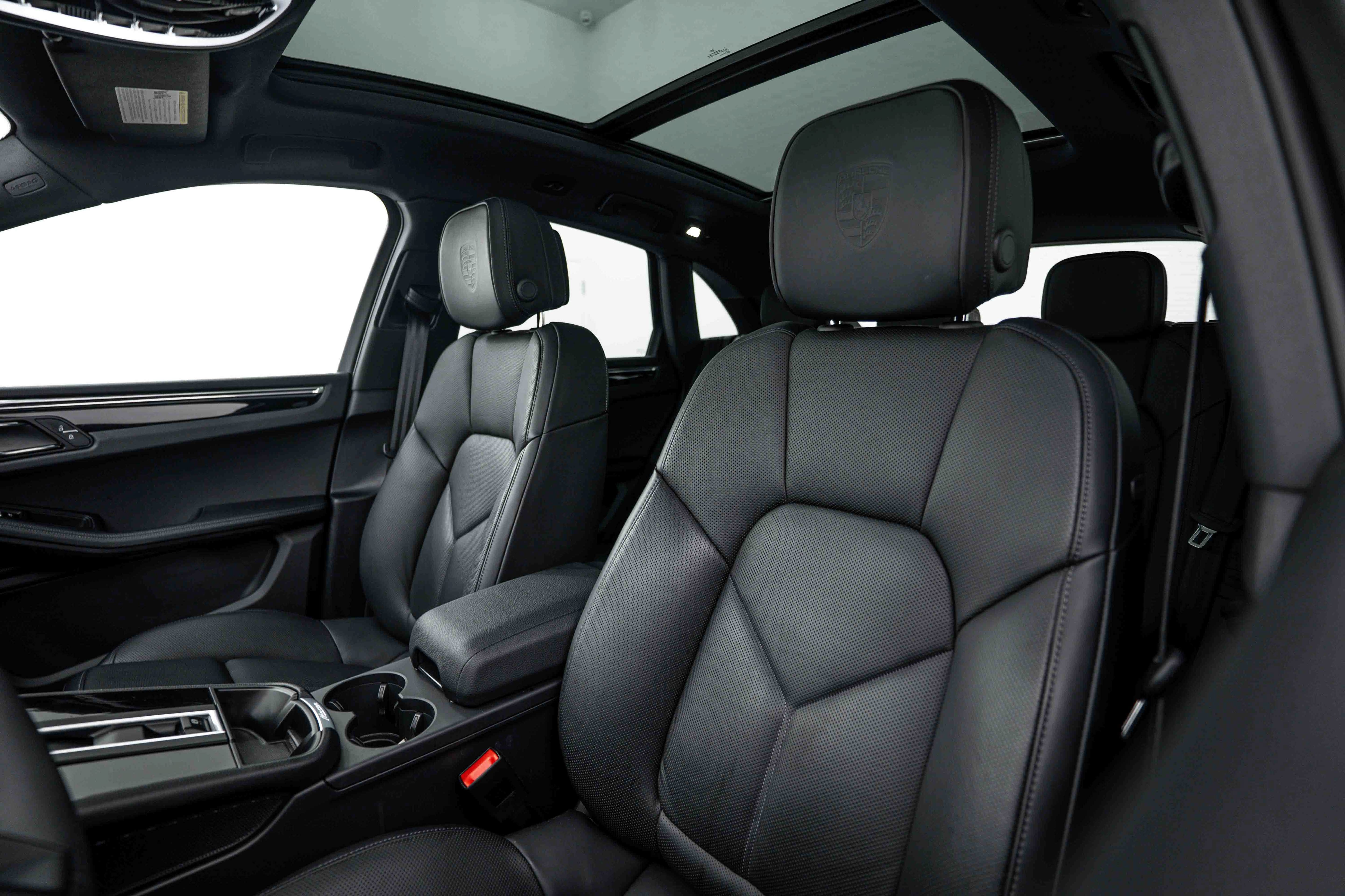 Certified 2026 Porsche Macan AWD/4WD image 22