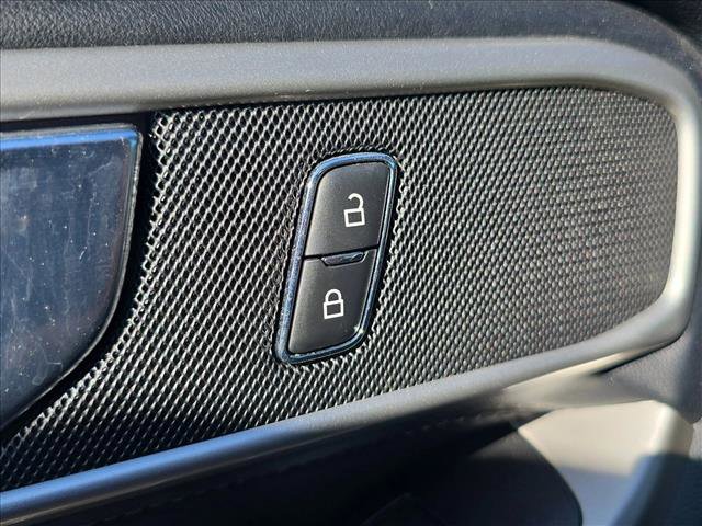 Used 2022 Ford Explorer XLT w/ Equipment Group 202A image 9