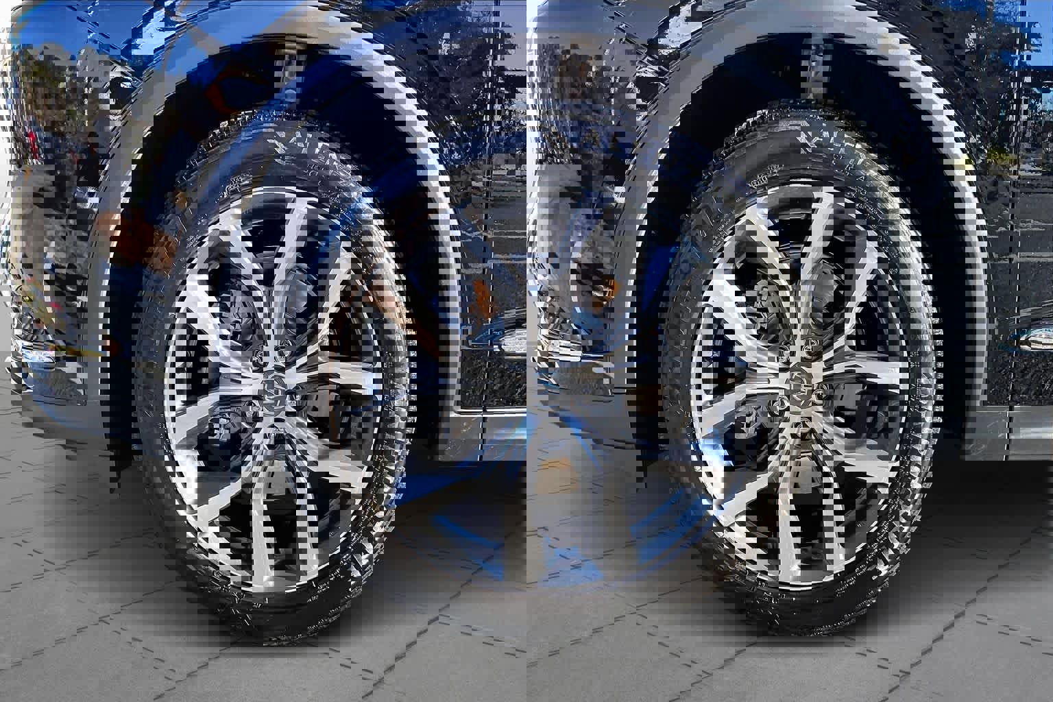 Used 2023 Acura MDX SH-AWD w/ Technology Package image 10