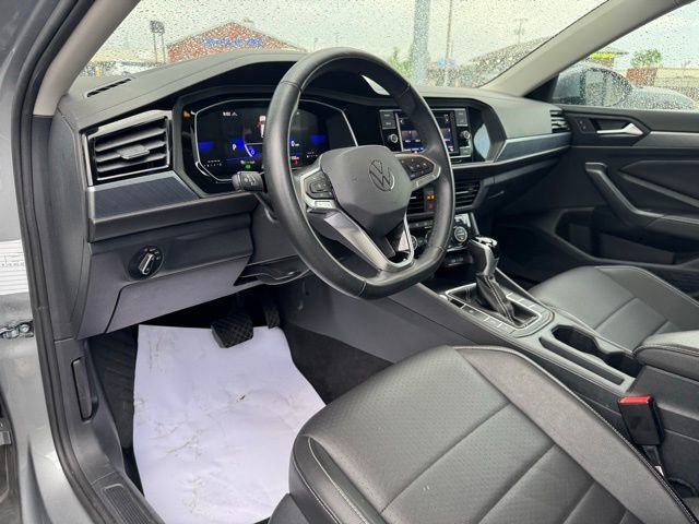 Used 2024 Volkswagen Jetta SE FWD image 16