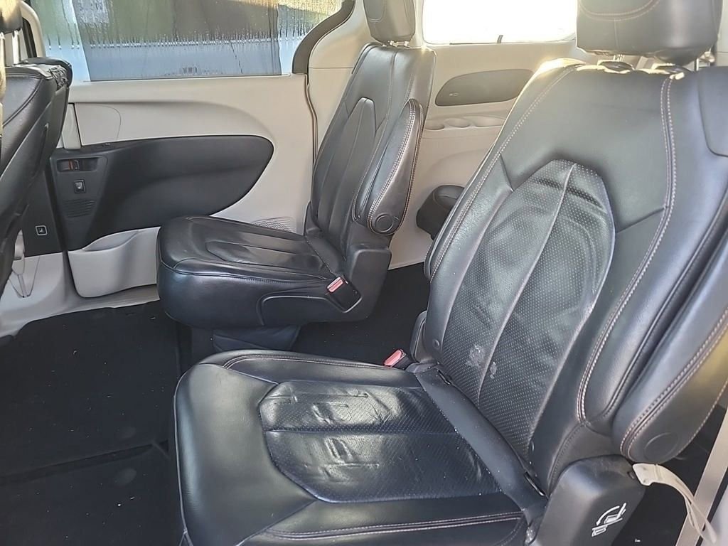Used 2017 Chrysler Pacifica Touring-L Plus image 6