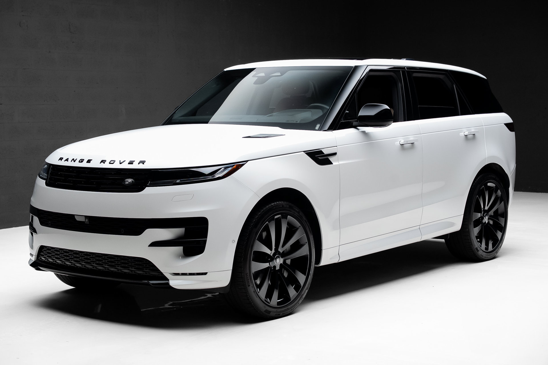Used 2025 Land Rover Range Rover Sport Dynamic SE AWD/4WD image 4
