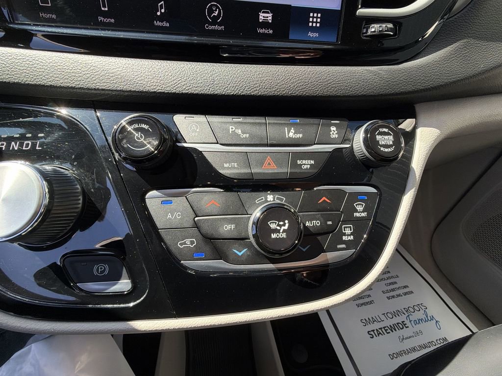 Used 2024 Chrysler Pacifica Touring-L FWD image 19