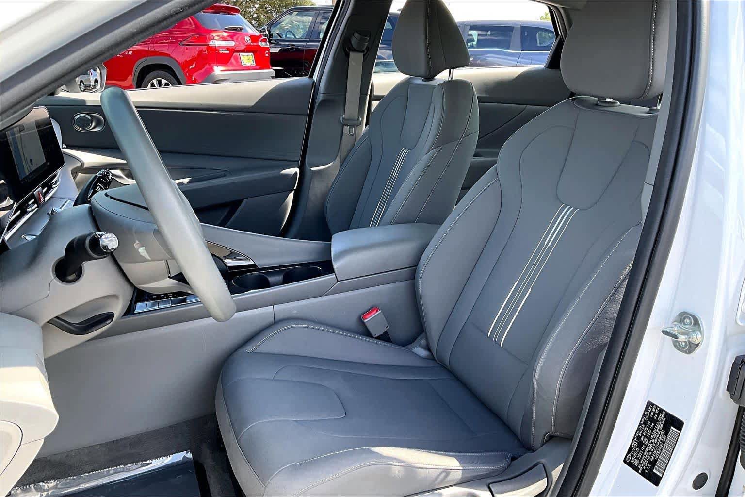 Used 2024 Hyundai Elantra Blue FWD image 7