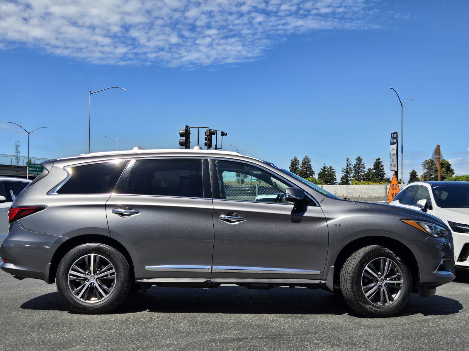 Used 2018 INFINITI QX60 AWD w/ Premium Plus Package image 3