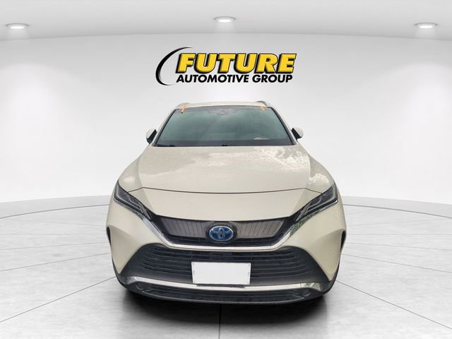 Used 2022 Toyota Venza XLE image 2