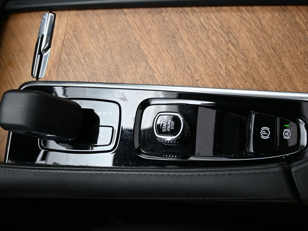 Used 2024 Volvo XC90 B5 Plus image 27