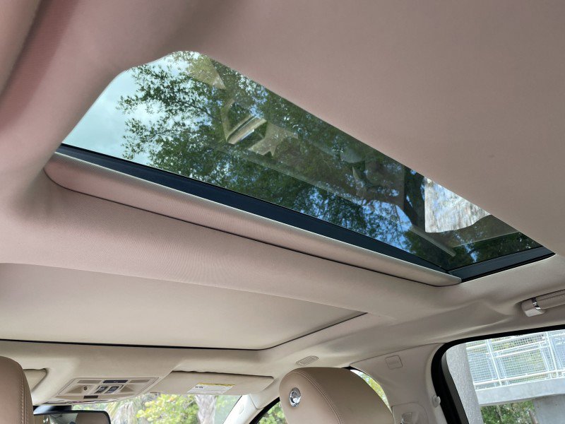 Used 2012 Jaguar XJ image 21