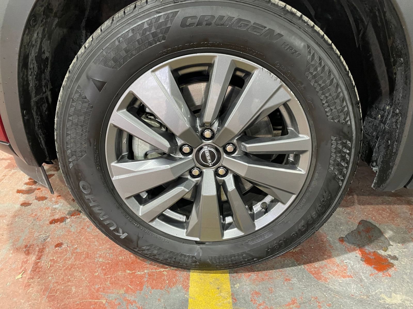 Used 2025 Nissan Pathfinder SV image 32