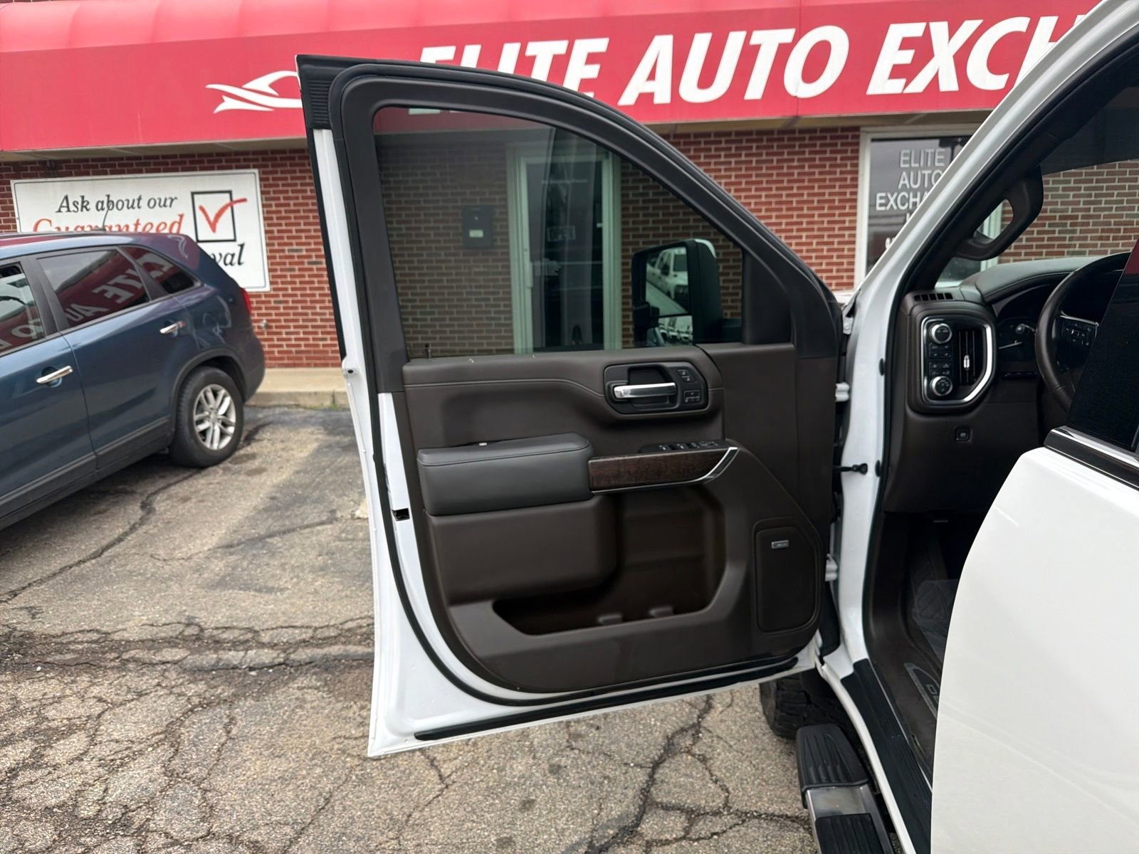 Used 2020 GMC Sierra 2500 Denali w/ Denali Ultimate Package AWD/4WD image 11