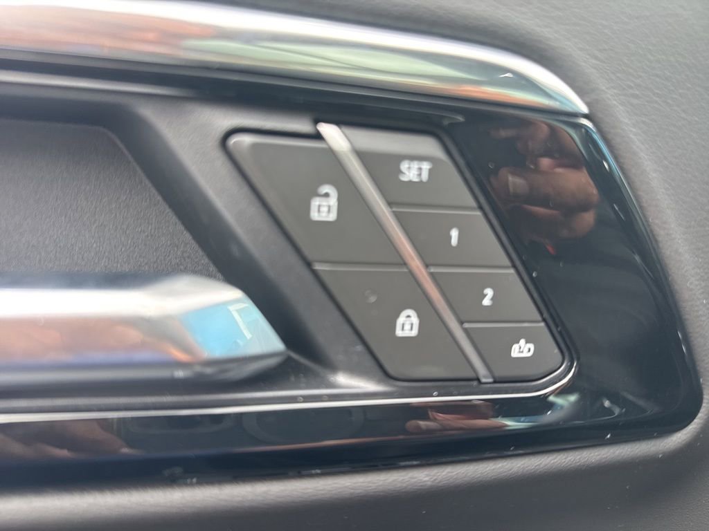 Used 2025 Chevrolet Suburban RST w/ Comfort Package image 23