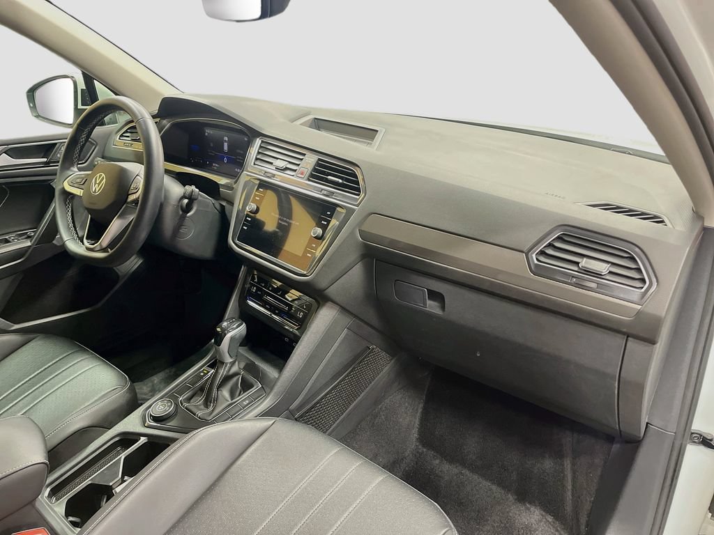 Used 2022 Volkswagen Tiguan SE AWD/4WD image 28