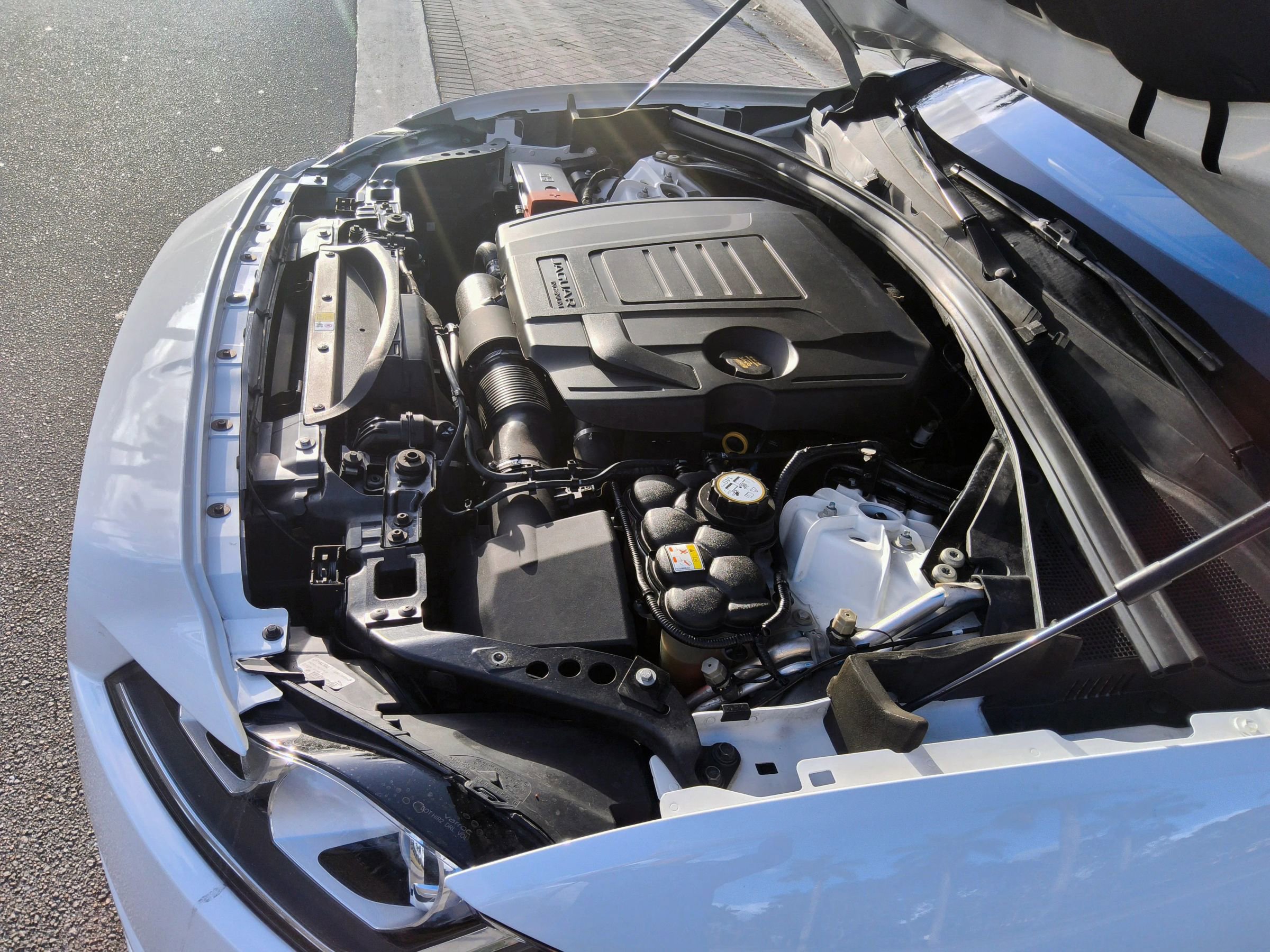 Used 2019 Jaguar F-PACE Premium image 38