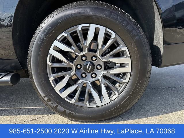 Used 2025 Chevrolet Suburban Z71 image 16