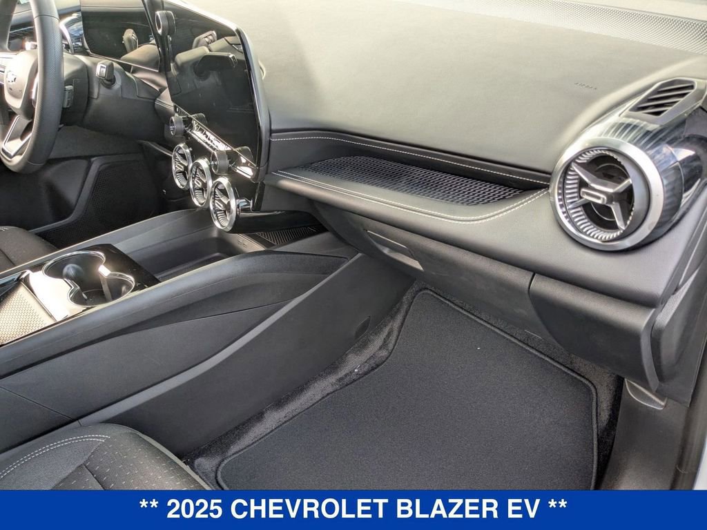 New 2025 Chevrolet Blazer EV LT AWD/4WD image 31