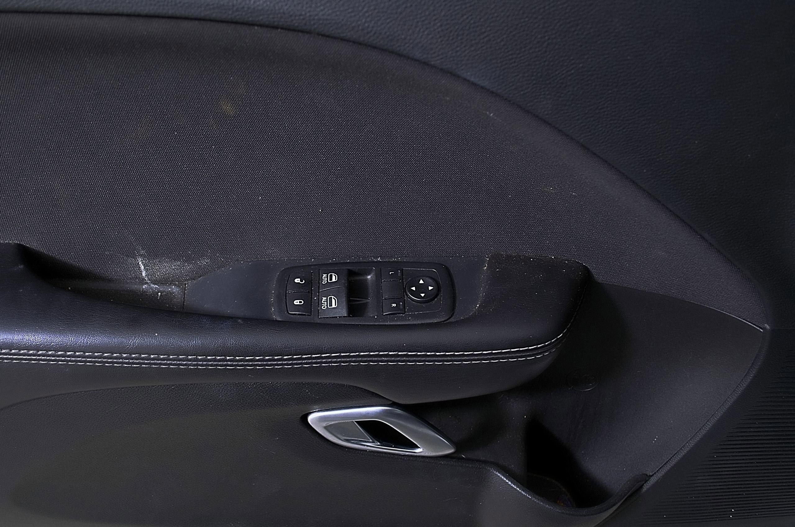 Used 2019 Dodge Challenger SXT image 17