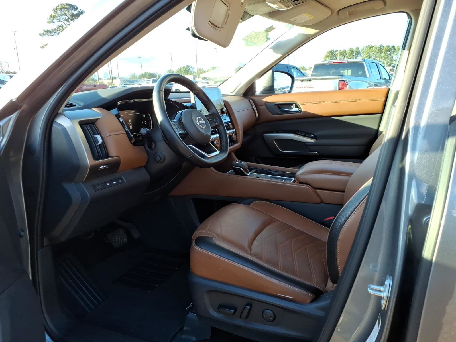 Used 2023 Nissan Pathfinder Platinum image 20