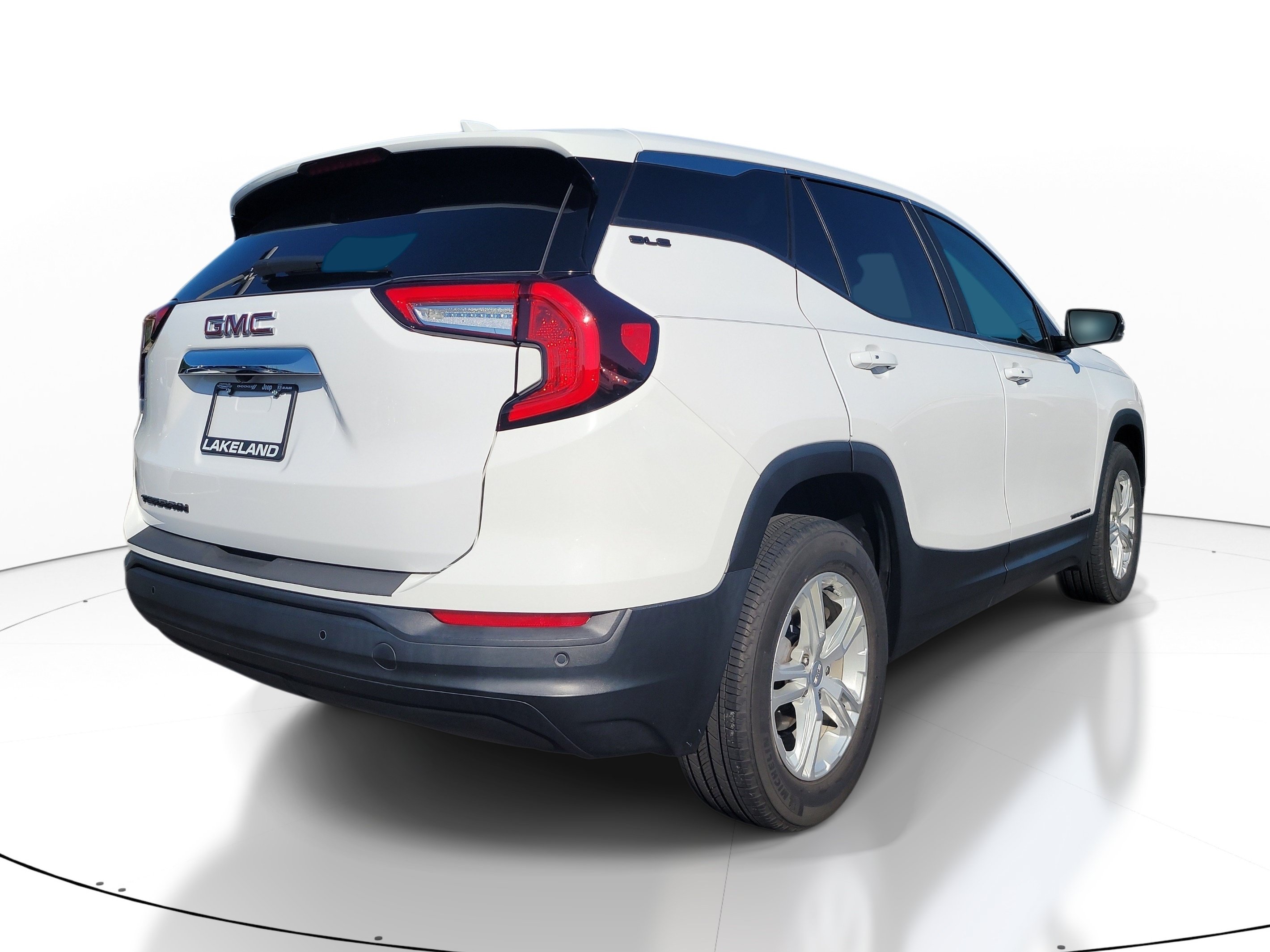 Used 2023 GMC Terrain SLE FWD image 4