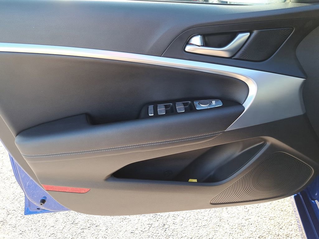 Used 2023 Genesis G70 2.0T image 13