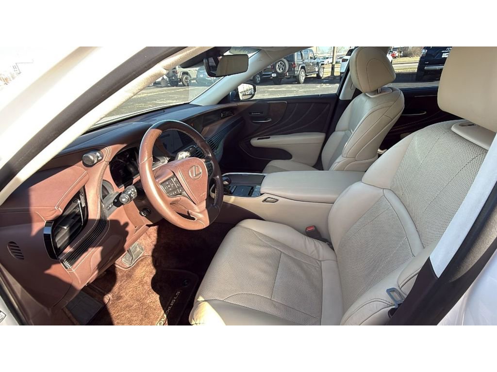 Used 2019 Lexus LS 500 AWD w/ Accessory Package (Z2) image 30