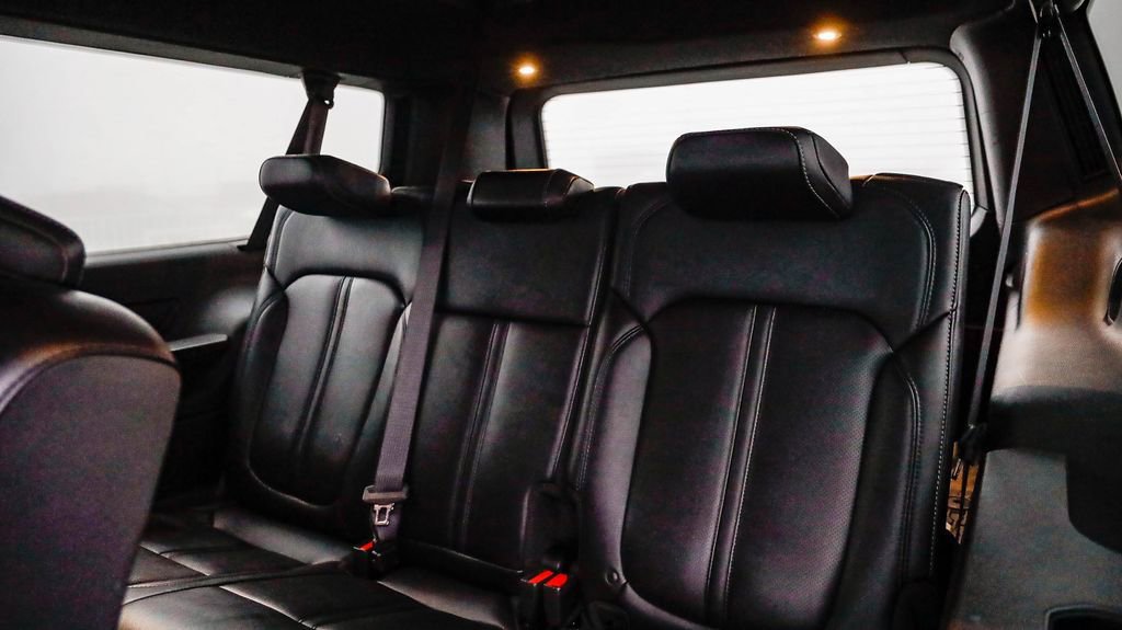 Certified 2024 Jeep Wagoneer L Series II w/ Flexible Seating Group image 20