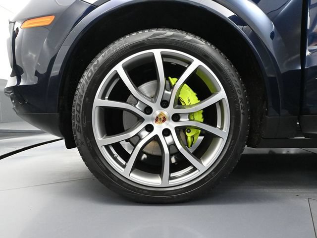 Used 2022 Porsche Cayenne E-Hybrid Coupe AWD/4WD image 12