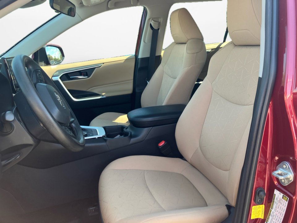 Used 2021 Toyota RAV4 XLE image 11