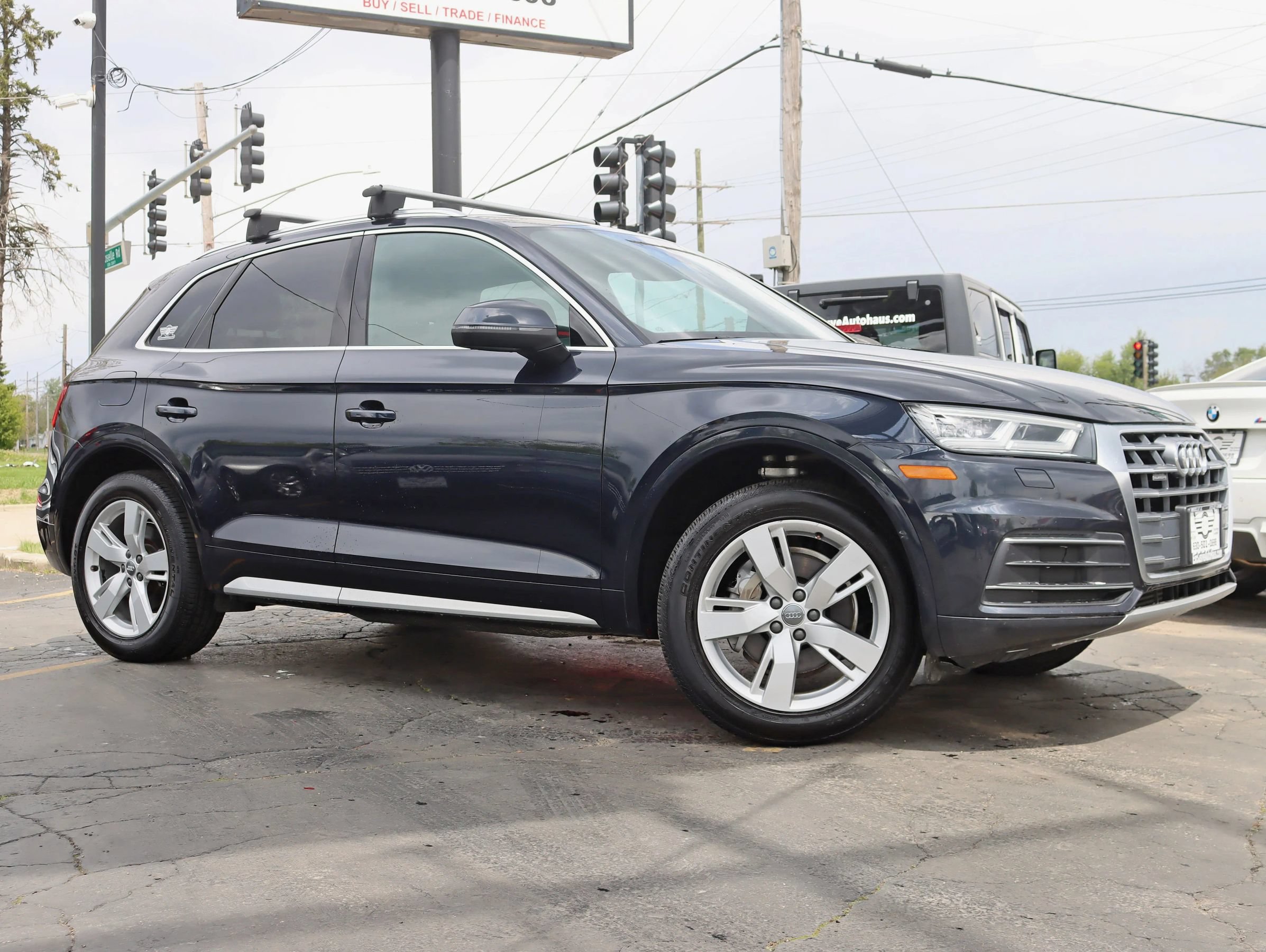 Used 2019 Audi Q5 2.0T Premium Plus w/ Premium Plus Package AWD/4WD image 3