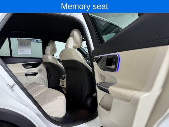 Used 2023 Mercedes-Benz GLC 300 4MATIC image 17