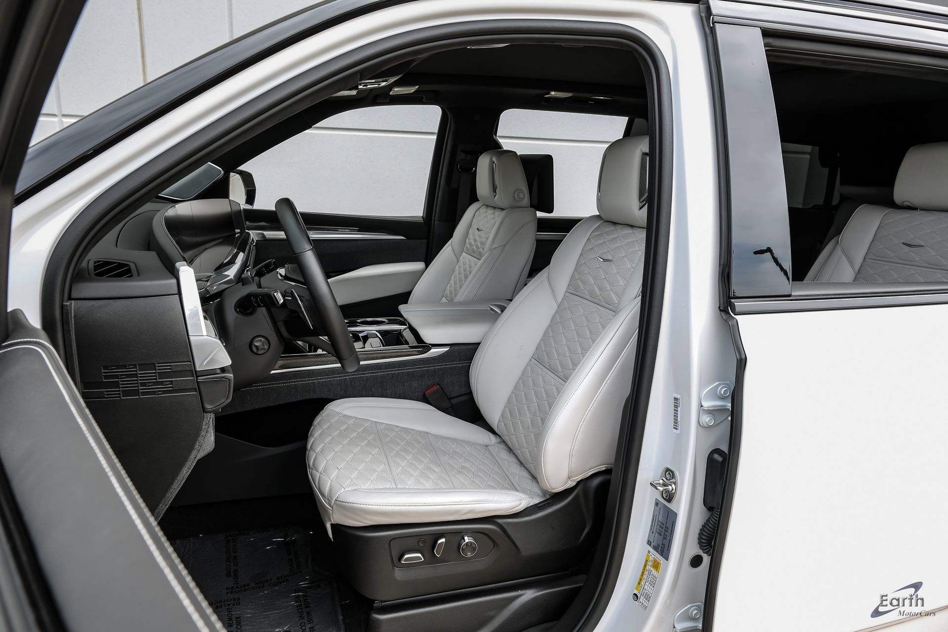 Used 2025 Cadillac Escalade V w/ LPO, ONYX Package AWD/4WD image 37