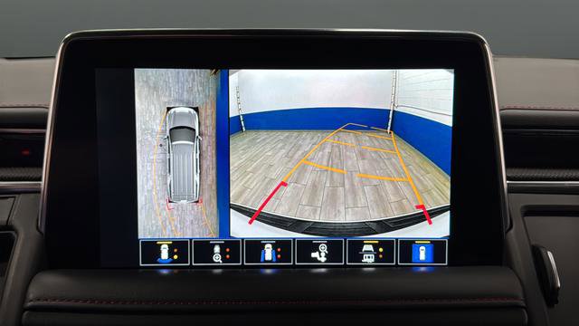 Used 2022 Chevrolet Suburban RST w/ Luxury Package AWD/4WD image 14