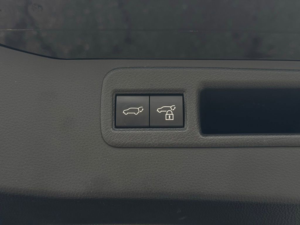 Used 2021 Toyota Venza LE image 11