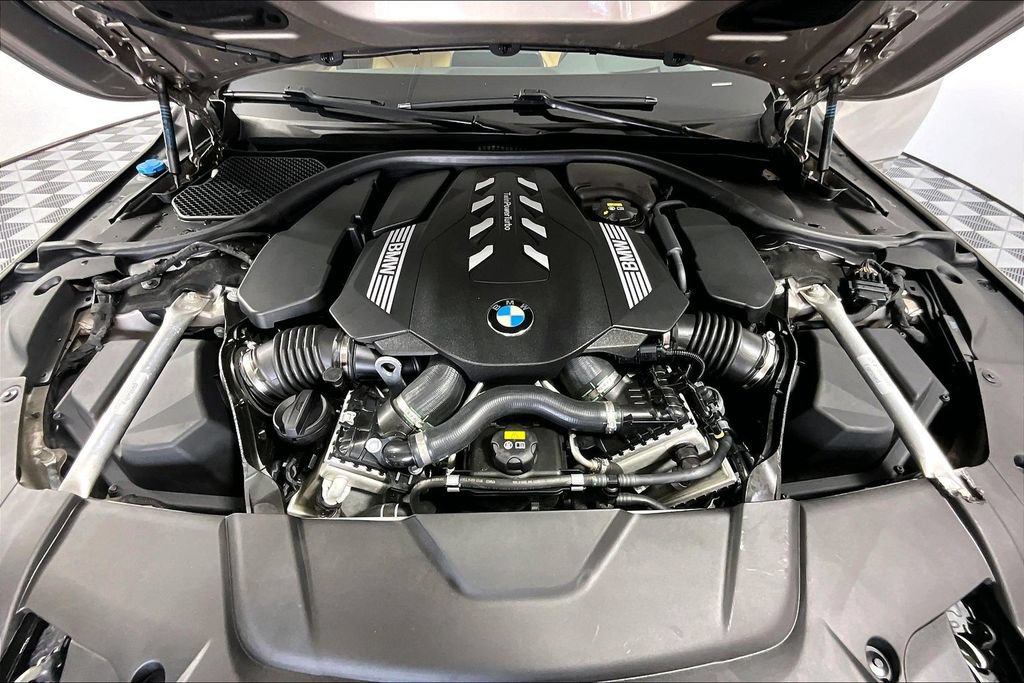 Used 2022 BMW 750Li xDrive AWD/4WD image 9