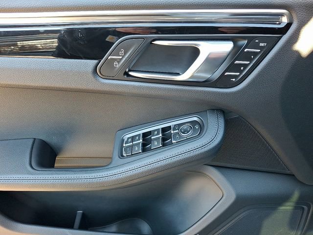 Certified 2026 Porsche Macan AWD/4WD image 17