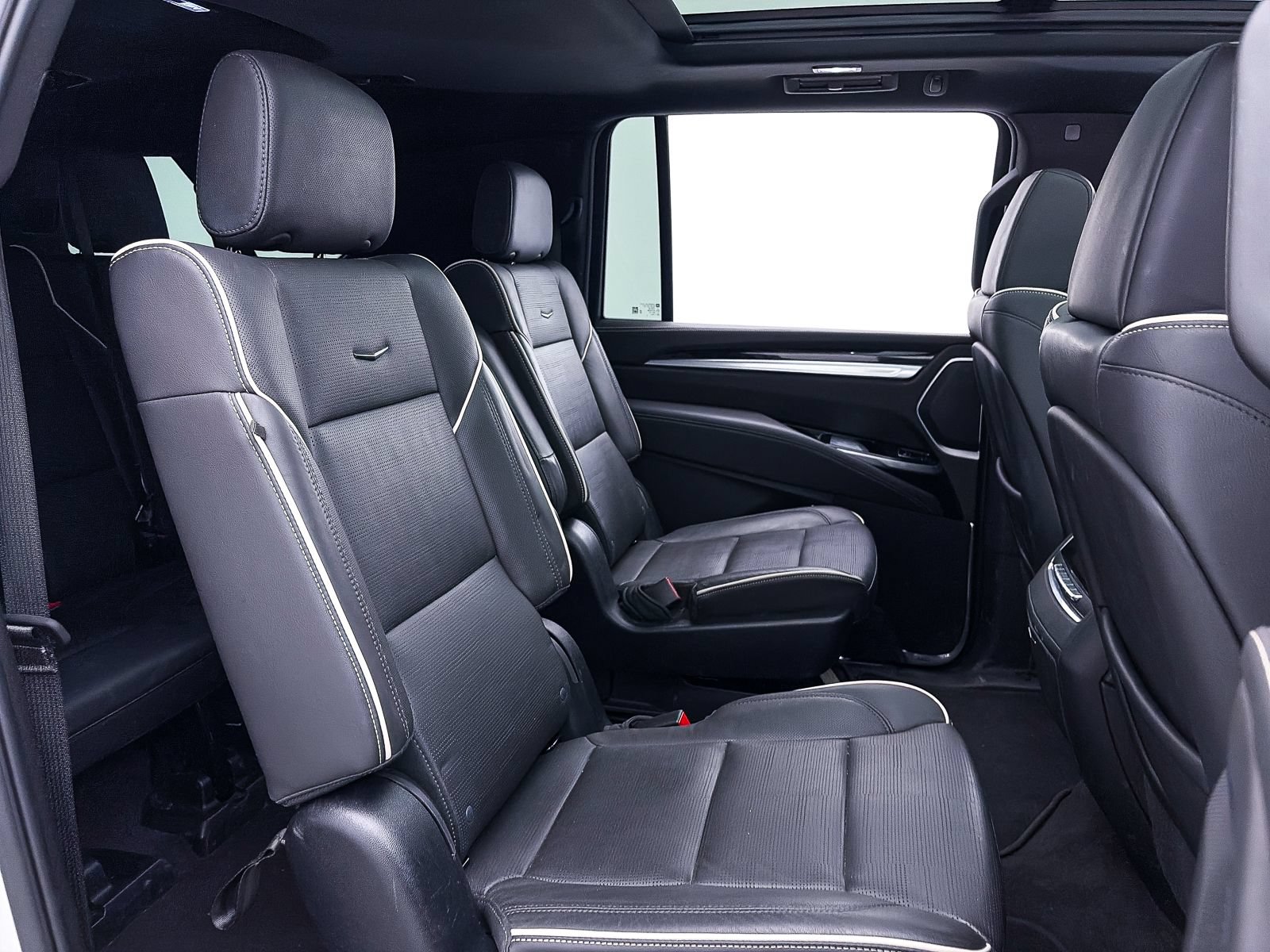 Used 2025 Cadillac Escalade ESV Sport w/ LPO, ONYX Package AWD/4WD image 41