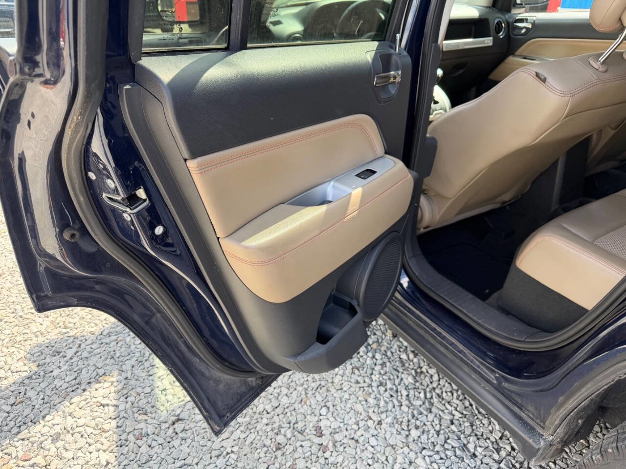 Used 2014 Jeep Compass Latitude AWD/4WD image 13
