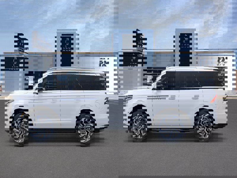 New 2025 Lincoln Navigator Reserve image 3
