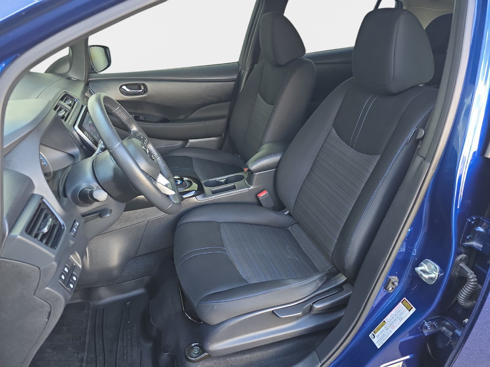 Used 2022 Nissan Leaf SV FWD image 17