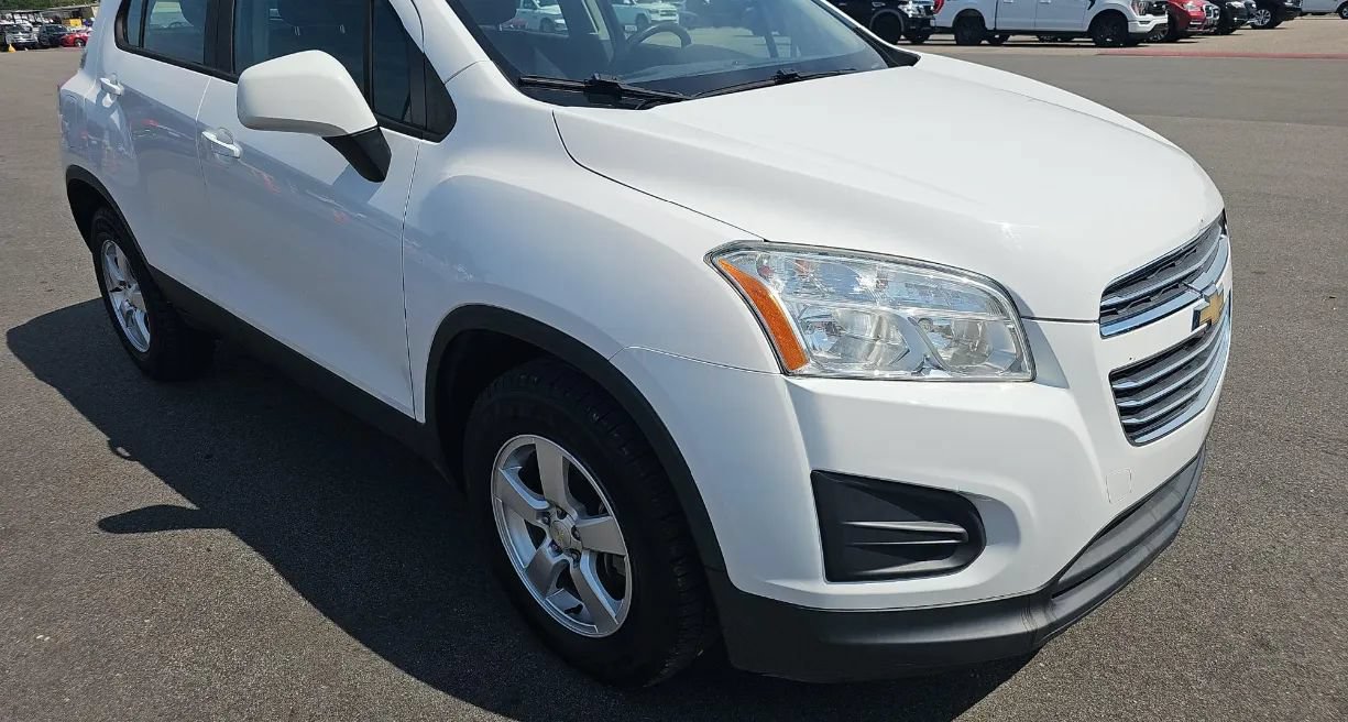 Used 2016 Chevrolet Trax LS AWD/4WD image 2