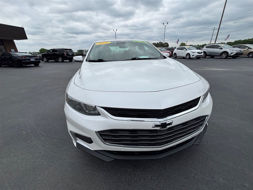 Used 2016 Chevrolet Malibu Premier w/ Driver Confidence Package II FWD image 9