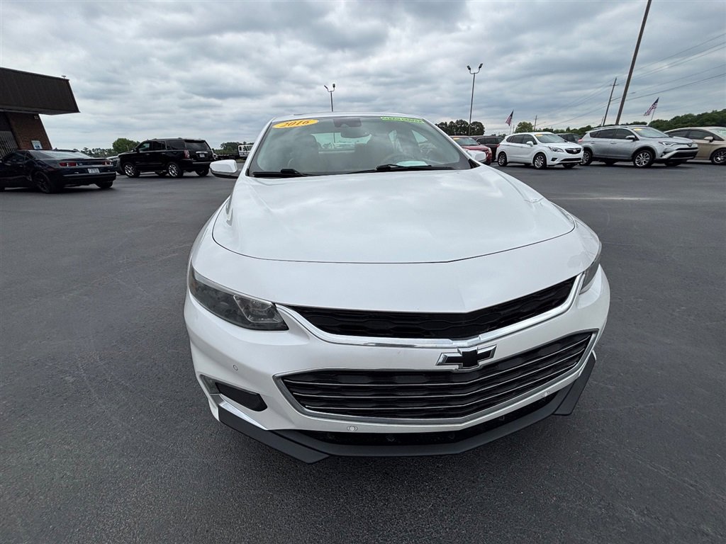 Used 2016 Chevrolet Malibu Premier w/ Driver Confidence Package II FWD image 9