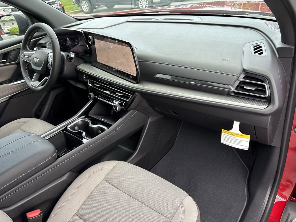 New 2025 Chevrolet Traverse LT image 30